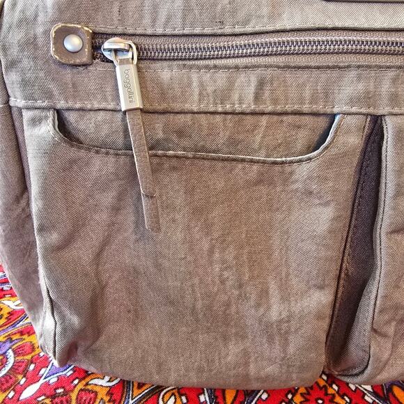 Baggallini Large Hobo Tote in Platinum/gray - Picture 7 of 11